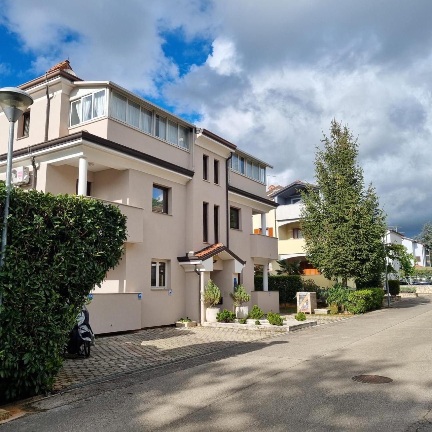 Apartments Krizine Umag Extérieur photo